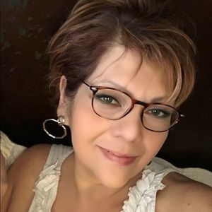 Meet your Posher, Jeanine